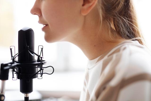 Why Some Voices Hook Me Instantly: The Science of Vocal Attraction